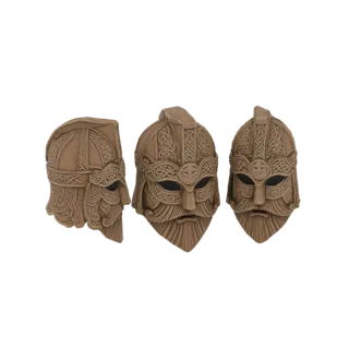 Ein 3D-Modell eines Wikingerhelms mit kunstvollen Knotenmustern und einem detaillierten Bart, aus verschiedenen Blickwinkeln