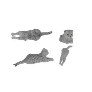 Un rendering 3D che mostra quattro figurini di gatto grigio tigrato in diverse pose giocose su uno sfondo bianco.