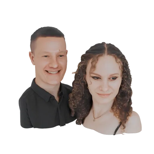 Modelo 3D de una pareja sonriente, un hombre de pelo corto y una mujer de detallado pelo rizado, presentado como un busto.