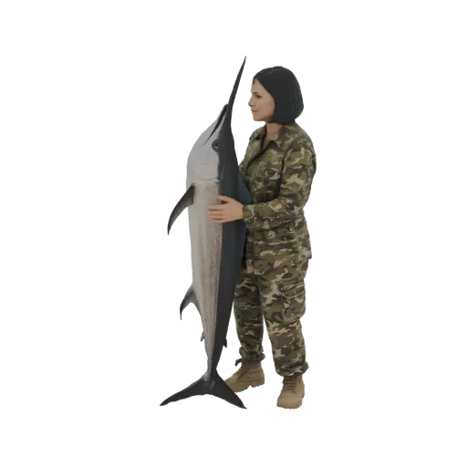 Modelo 3D de mujer con camuflaje sosteniendo un gran pez espada, presentado sobre fondo negro.