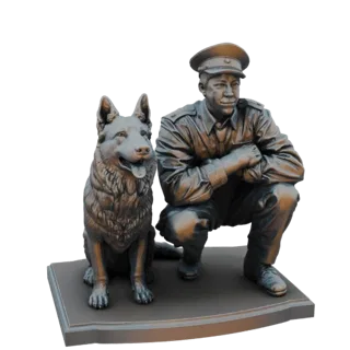 Modelo 3D de um policial uniformizado agachado ao lado de um cão Pastor Alemão, renderizado em acabamento bronze sobre uma ba