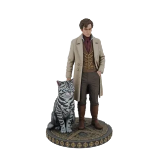 Modello 3D di Newt Scamander accanto a Pickett il Bowtruckle su una base decorativa, su sfondo bianco.
