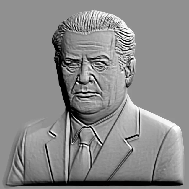 Modelo 3D de baixo-relevo de homem de terno, em cor cinza, com detalhes finamente trabalhados do rosto e da roupa.