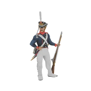 Modèle 3D d'un soldat napoléonien de la campagne de 1812, portant un uniforme bleu et un pantalon blanc, tenant un mousquet.