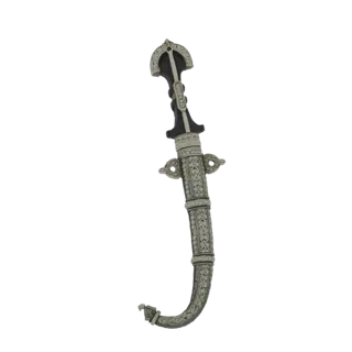 Modelo 3D de adaga ornamentada de prata com cabo preto e arabescos intrincados na lâmina e bainha.