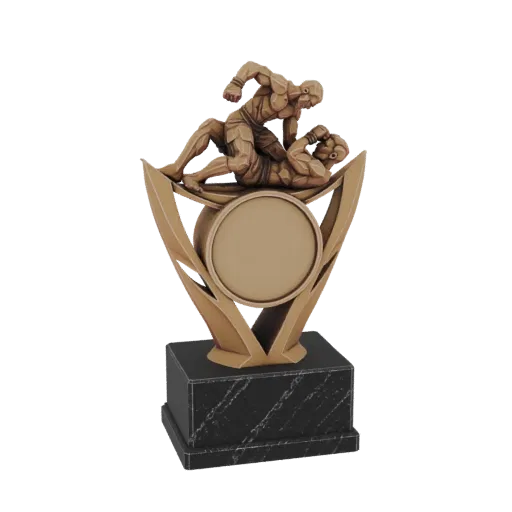 نموذج ثلاثي الأبعاد لكأس مقاتل MMA برونزي مع رياضيين يتصارعان على قاعدة رخامية سوداء.
