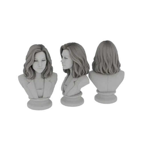 Modello 3D del busto di una donna con blazer, mostrato da viste frontale, laterale e posteriore.