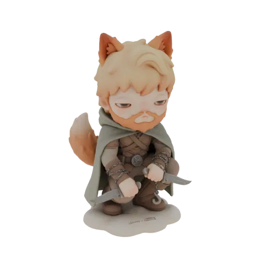 Modelo 3D de guerreiro raposa agachado com cabelo loiro, capa verde e duas adagas, apresentado em uma base branca.