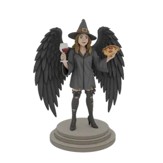 Modelo 3D de uma bruxa alada usando chapéu, segurando pizza e vinho, com asas negras, em pé sobre um pedestal.